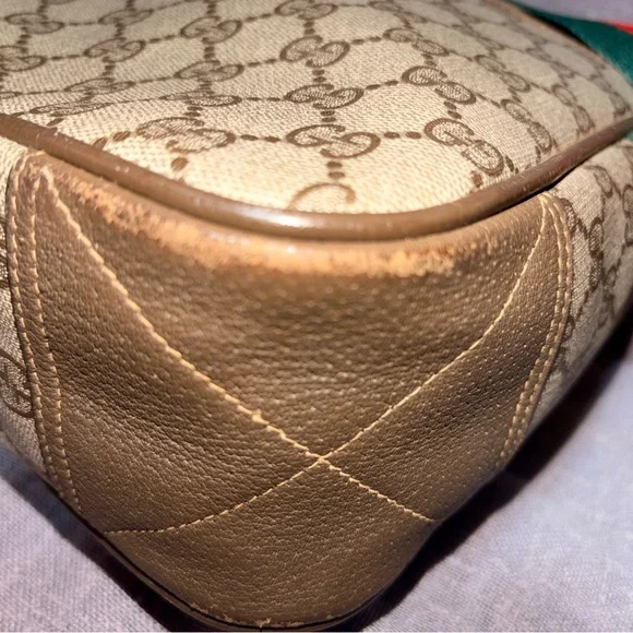 Gucci Beige GG Supreme Shoulder Bag with Green-Red Web Strap - Picture 5 of 12